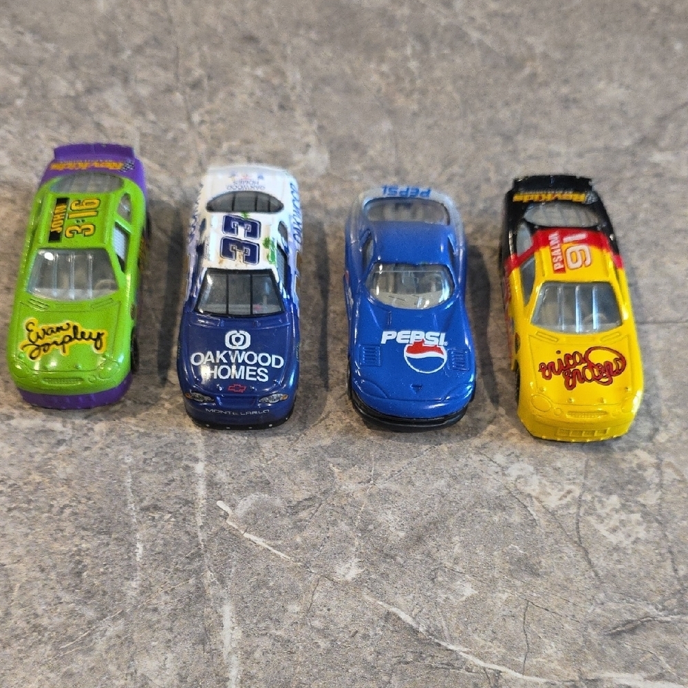 (J39)Pepsi and Oakwood Homes Racing Toy Car Set